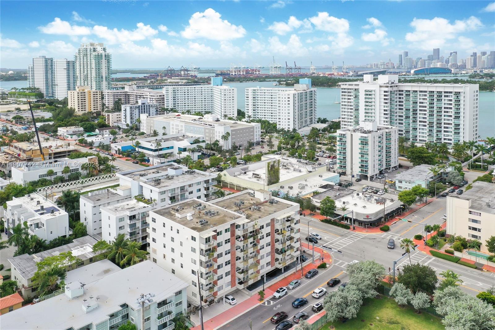 APOLLO CONDO - Residential