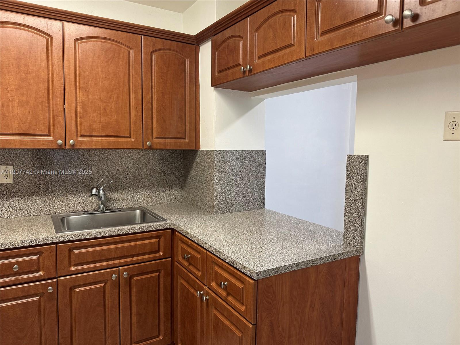 APOLLO CONDO - Residential