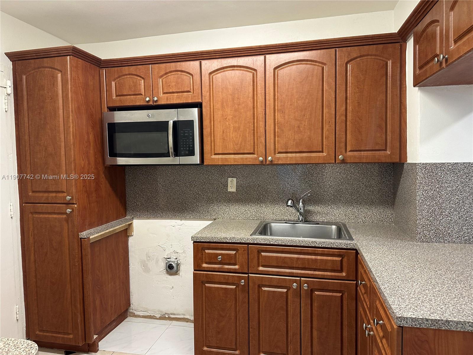 APOLLO CONDO - Residential