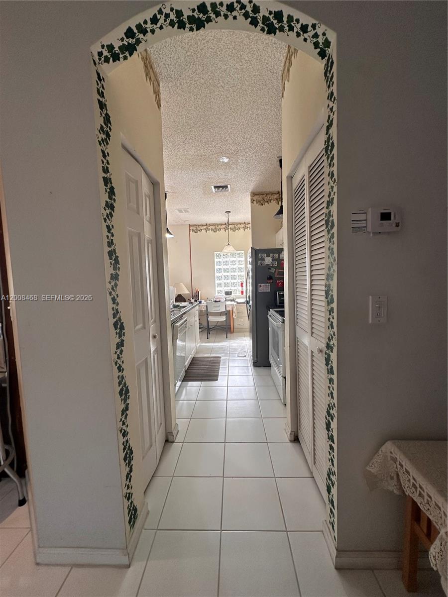 LYONS WEST - Residential