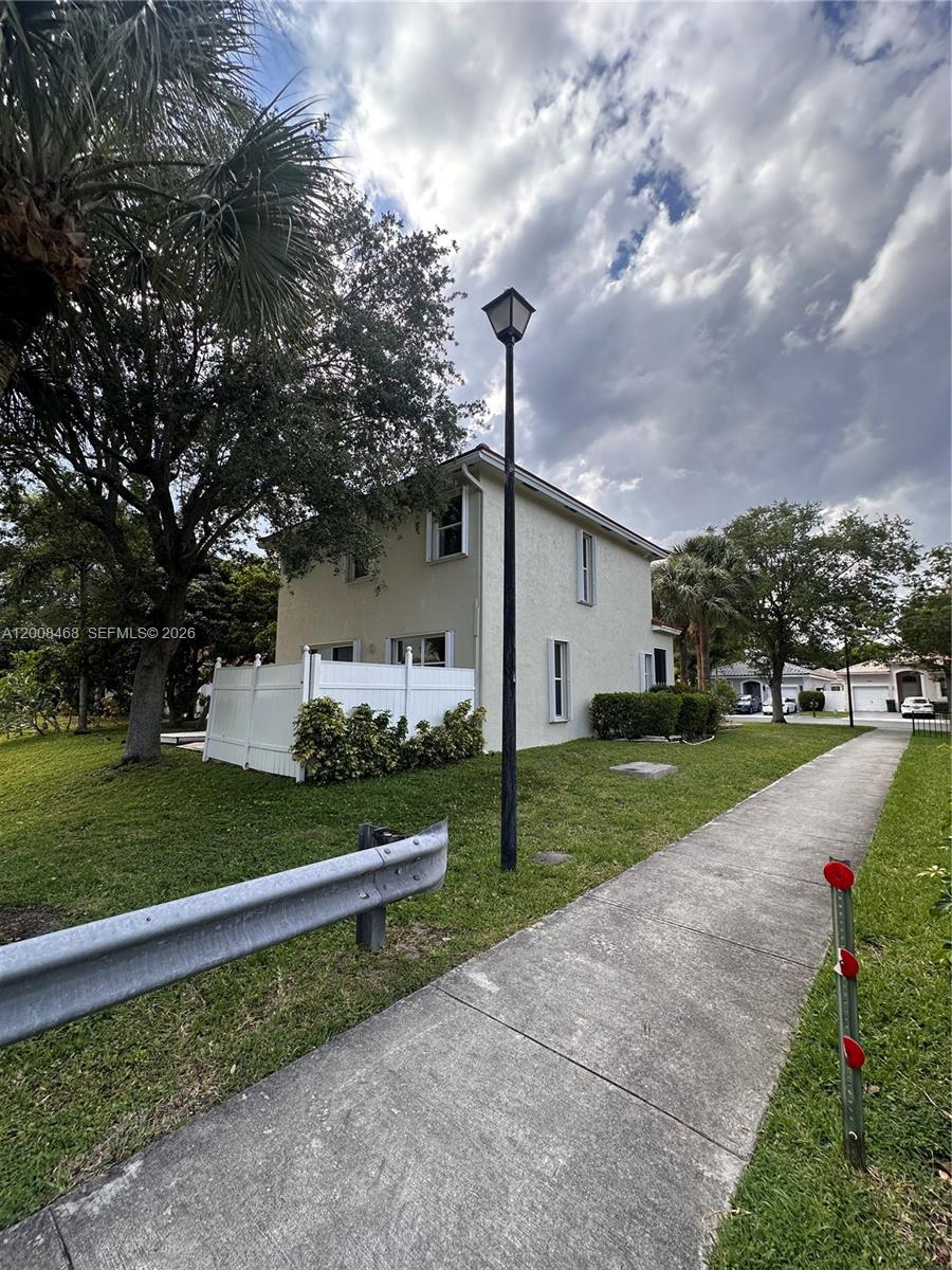 LYONS WEST - Residential