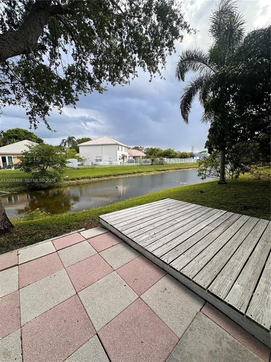 LYONS WEST - Residential