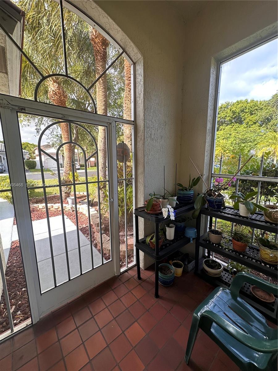 LYONS WEST - Residential