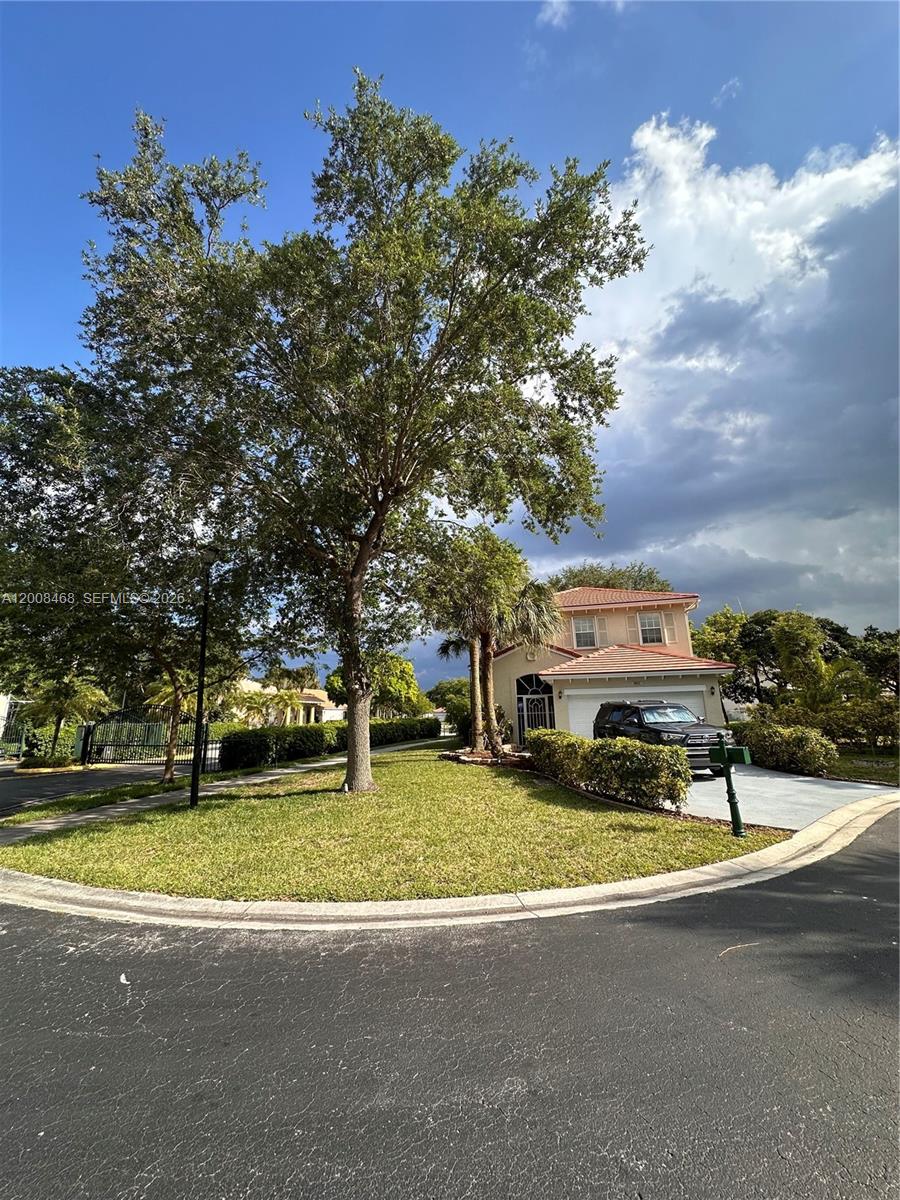 LYONS WEST - Residential