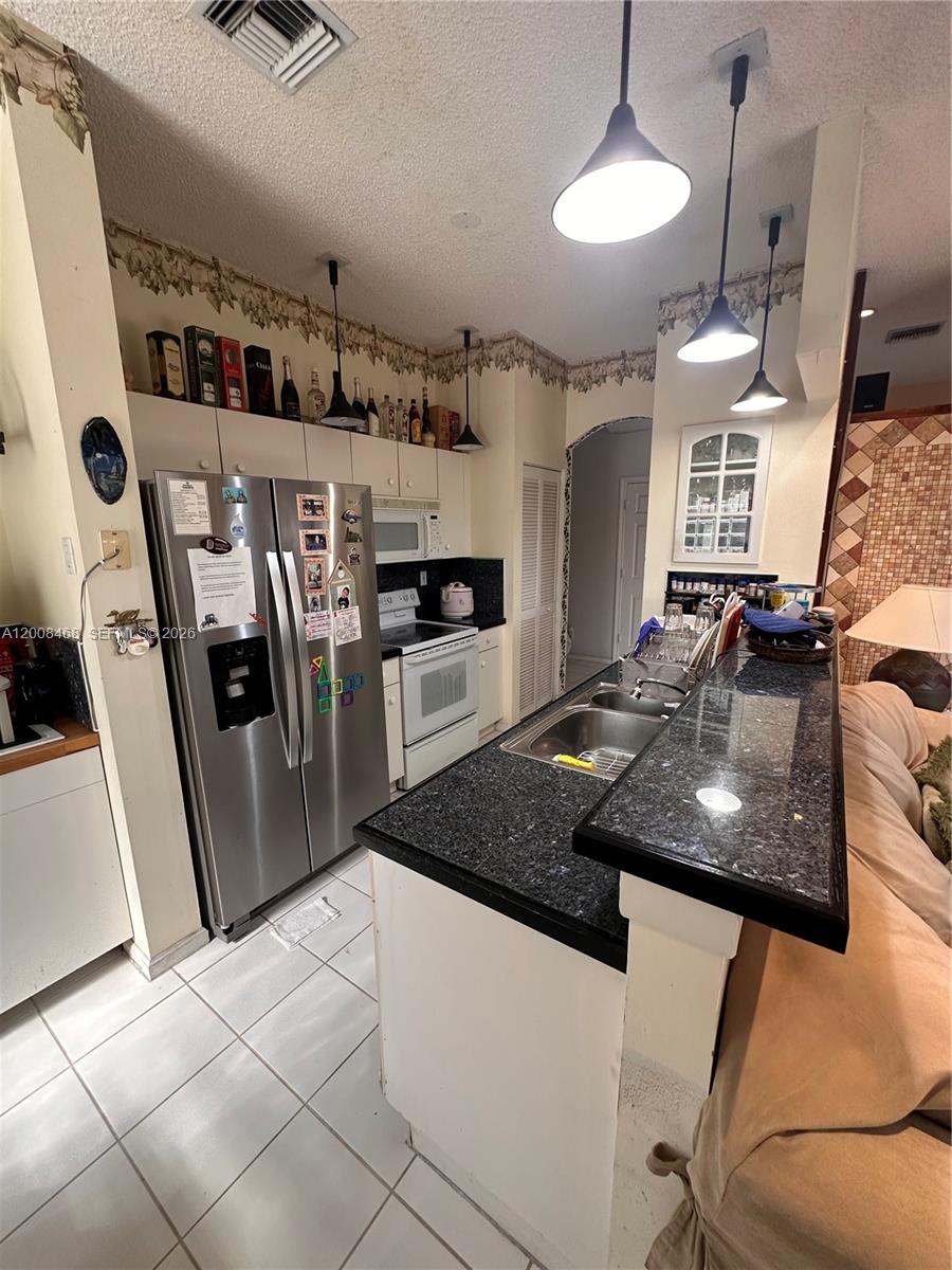 LYONS WEST - Residential