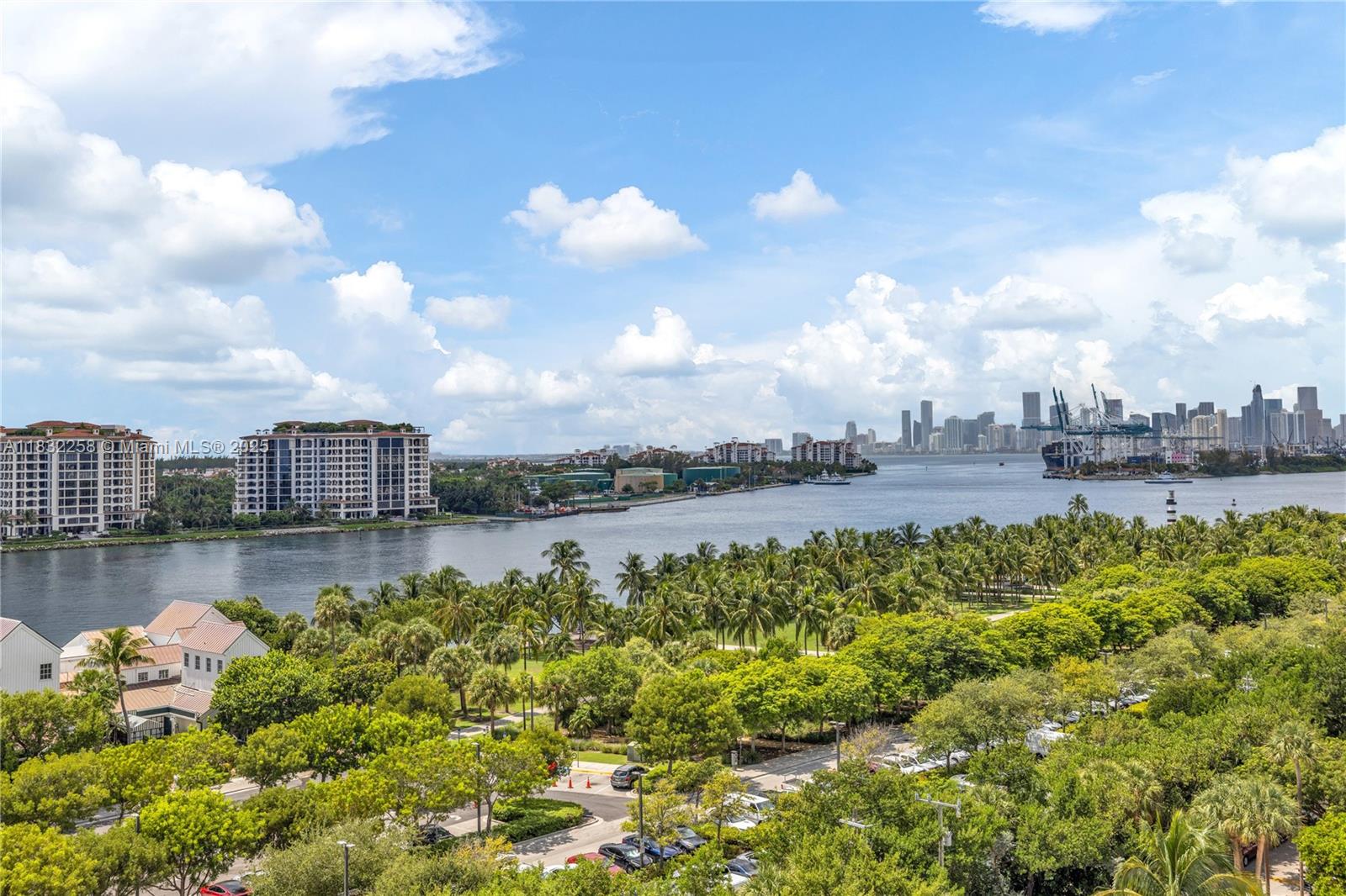 100 S Pointe Dr 902
