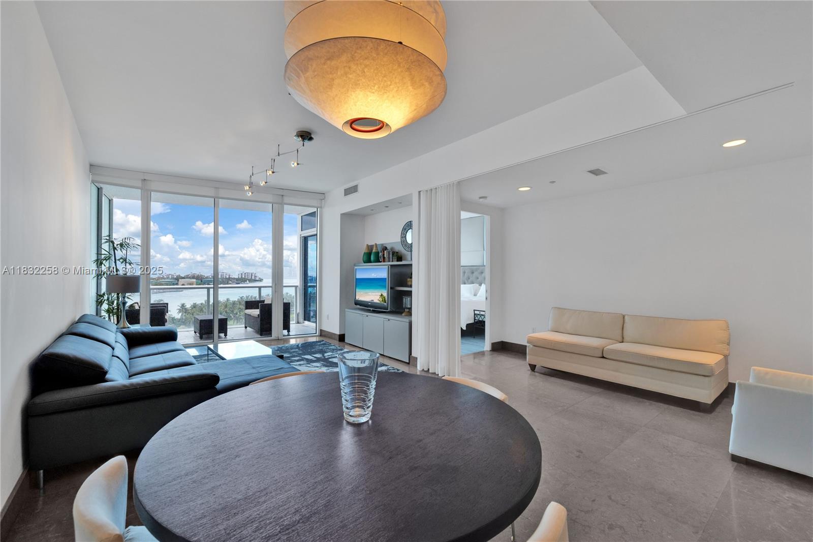 100 S Pointe Dr 902