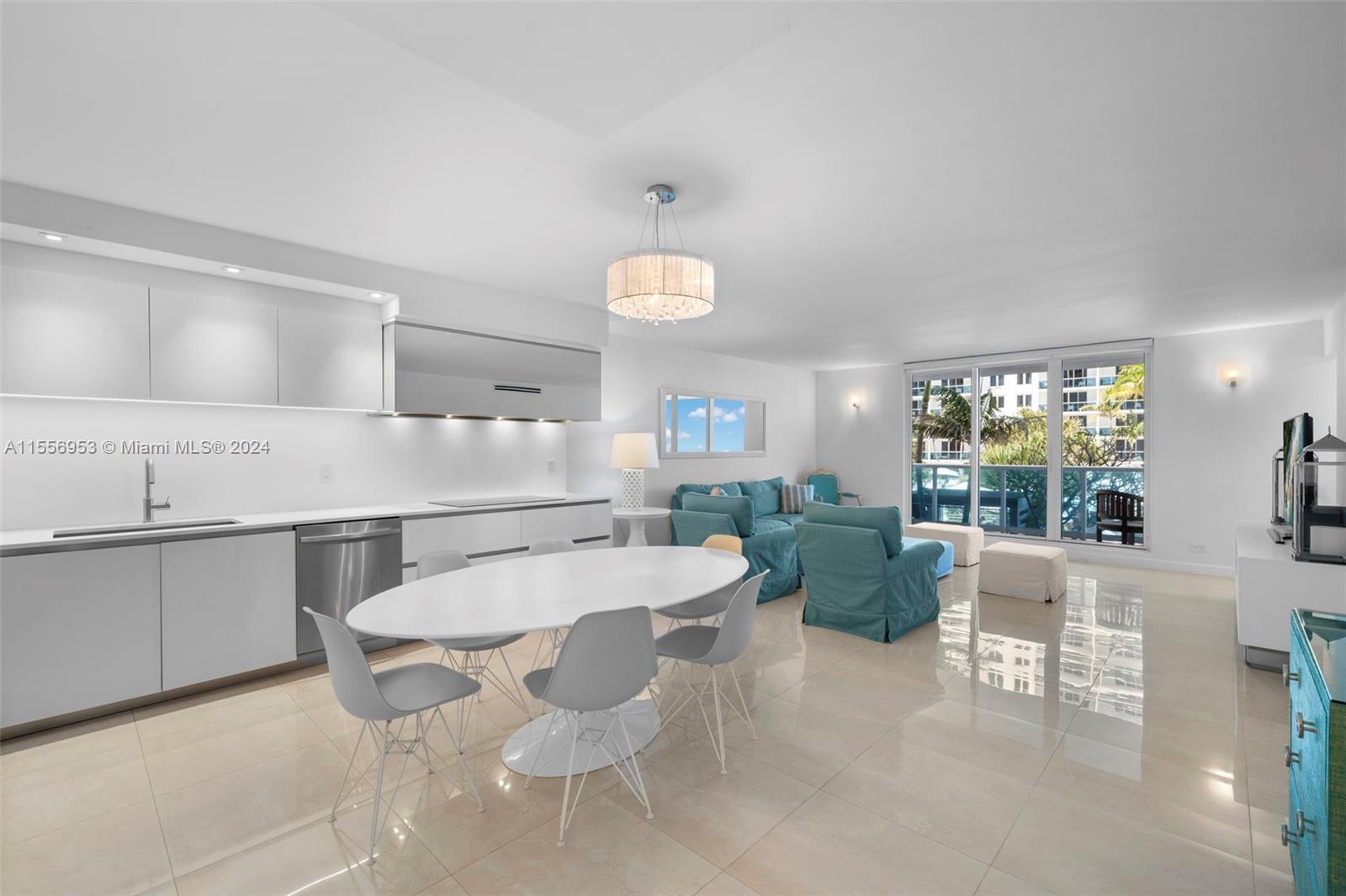 2301 Collins Ave 410