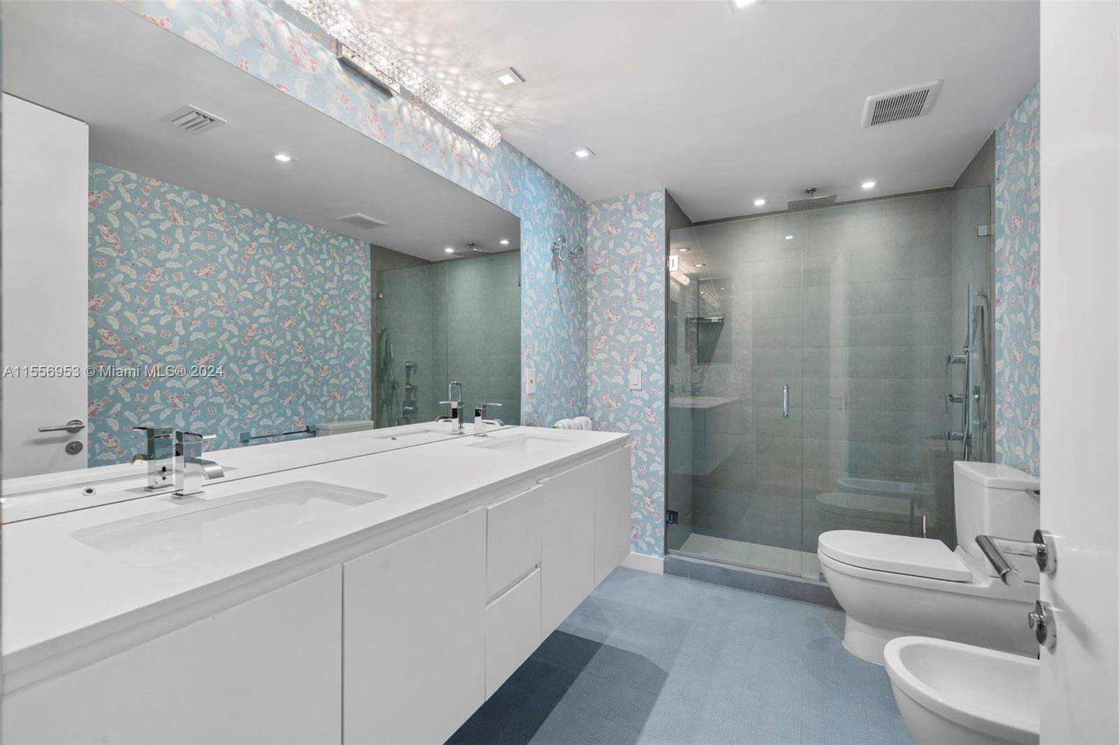 RONEY PALACE CONDO - Residential