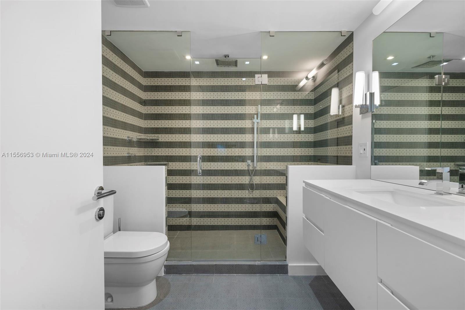 RONEY PALACE CONDO - Residential