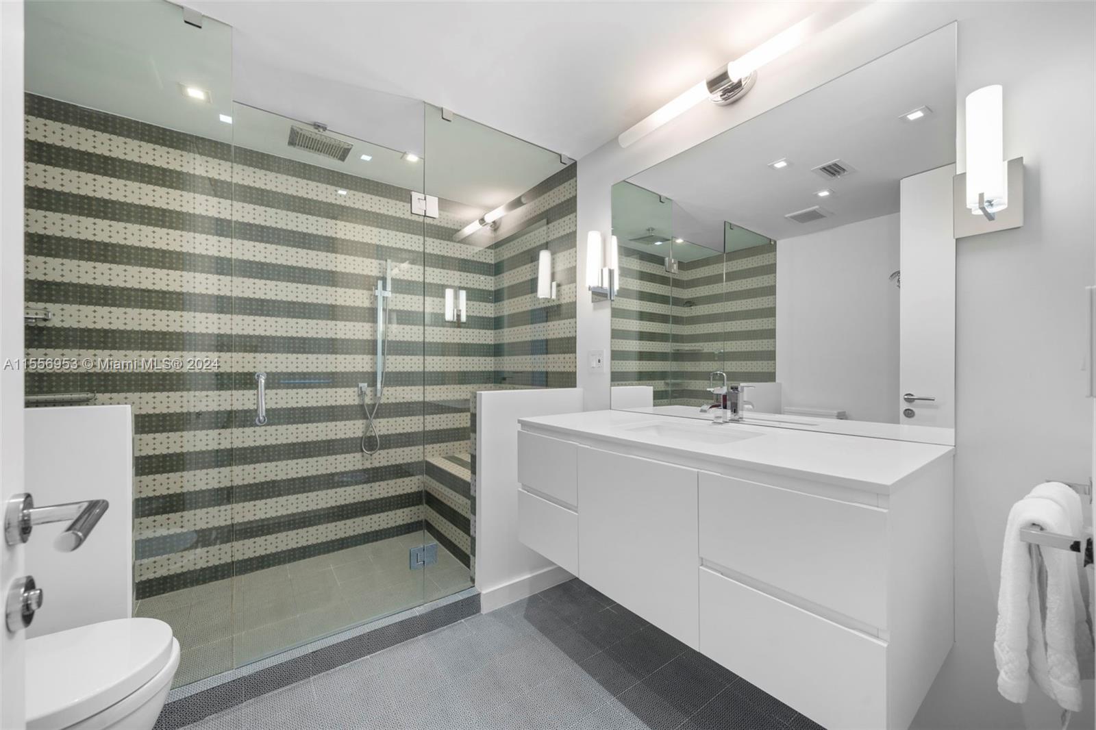 RONEY PALACE CONDO - Residential