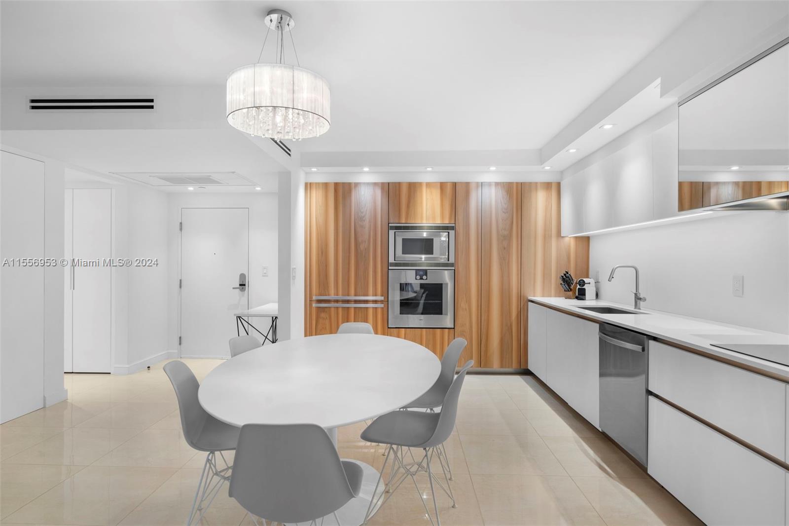 RONEY PALACE CONDO - Residential