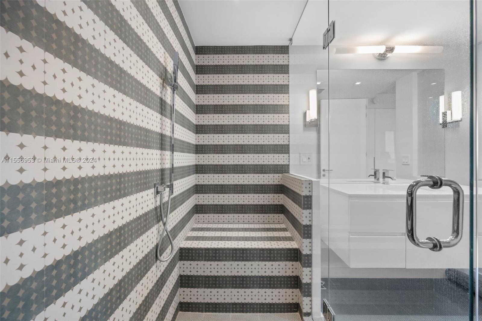 RONEY PALACE CONDO - Residential
