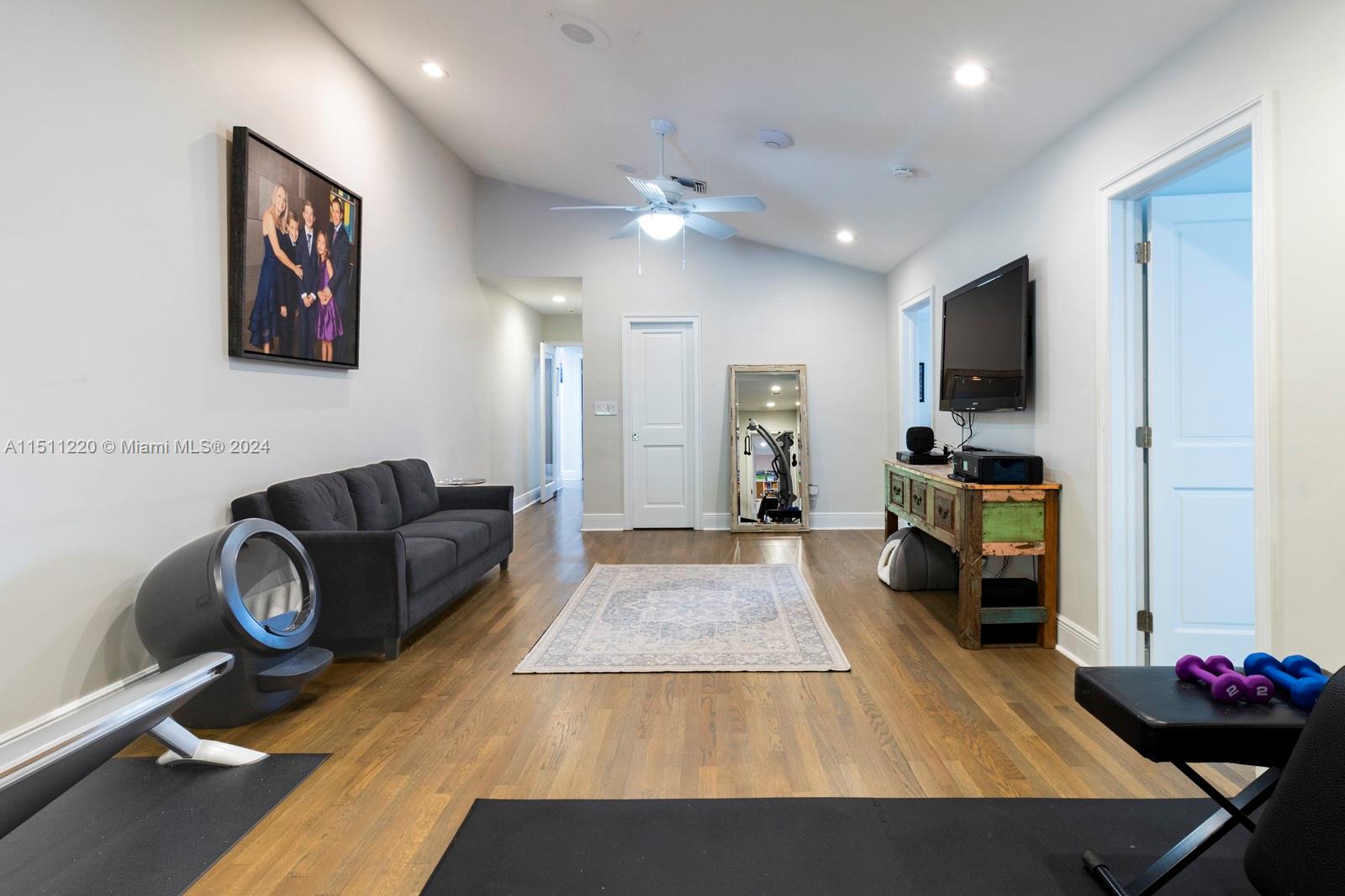 SHEAR GROVES - Residential