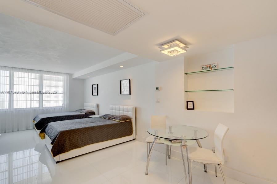 THE DECOPLAGE CONDO - Residential Lease