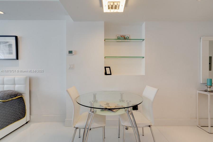 THE DECOPLAGE CONDO - Residential Lease