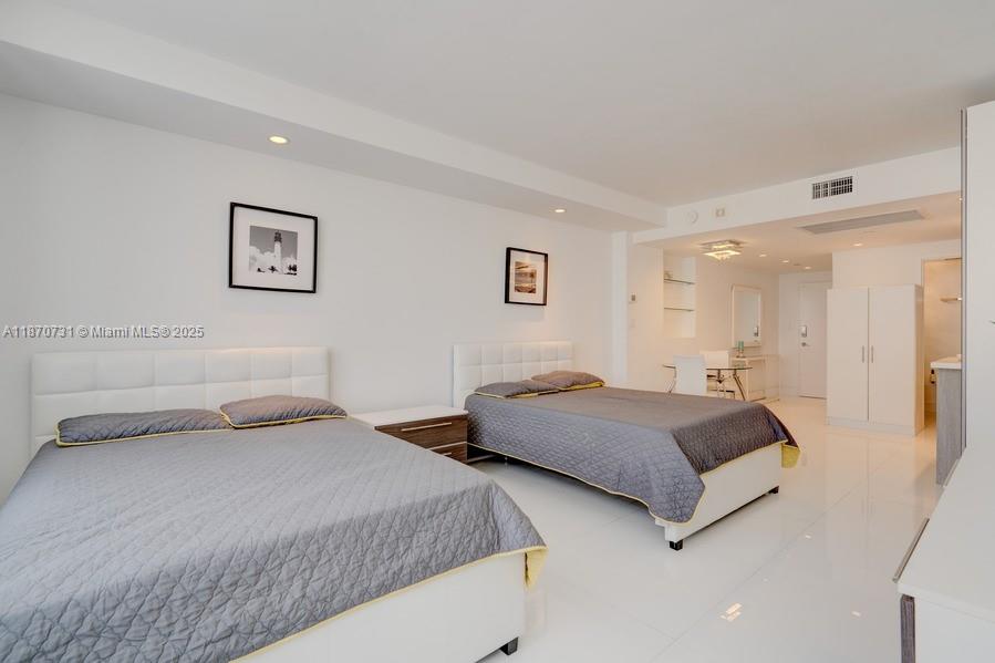 THE DECOPLAGE CONDO - Residential Lease