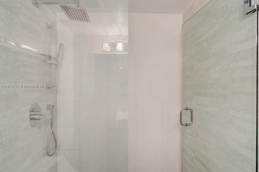 THE DECOPLAGE CONDO - Residential Lease