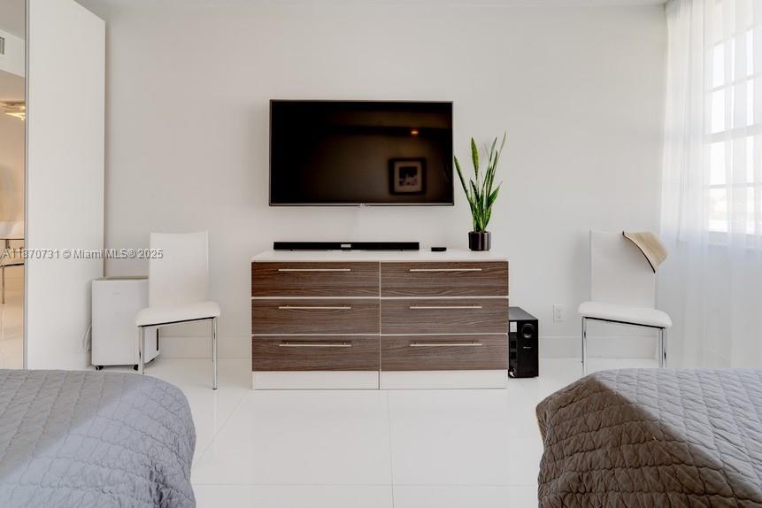 THE DECOPLAGE CONDO - Residential Lease