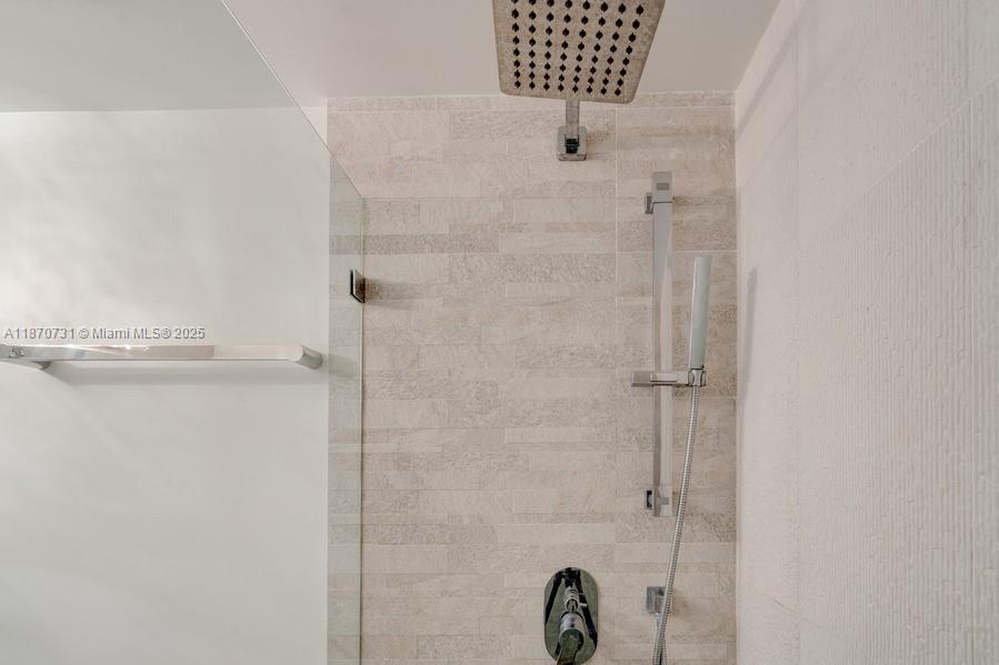 THE DECOPLAGE CONDO - Residential Lease