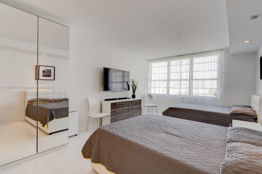 THE DECOPLAGE CONDO - Residential Lease