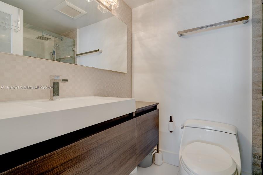 THE DECOPLAGE CONDO - Residential Lease