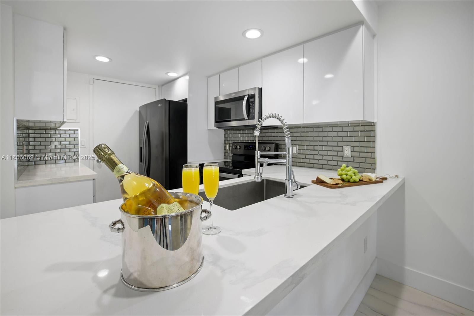 LINCOLN BAY TOWERS CONDO - Residential