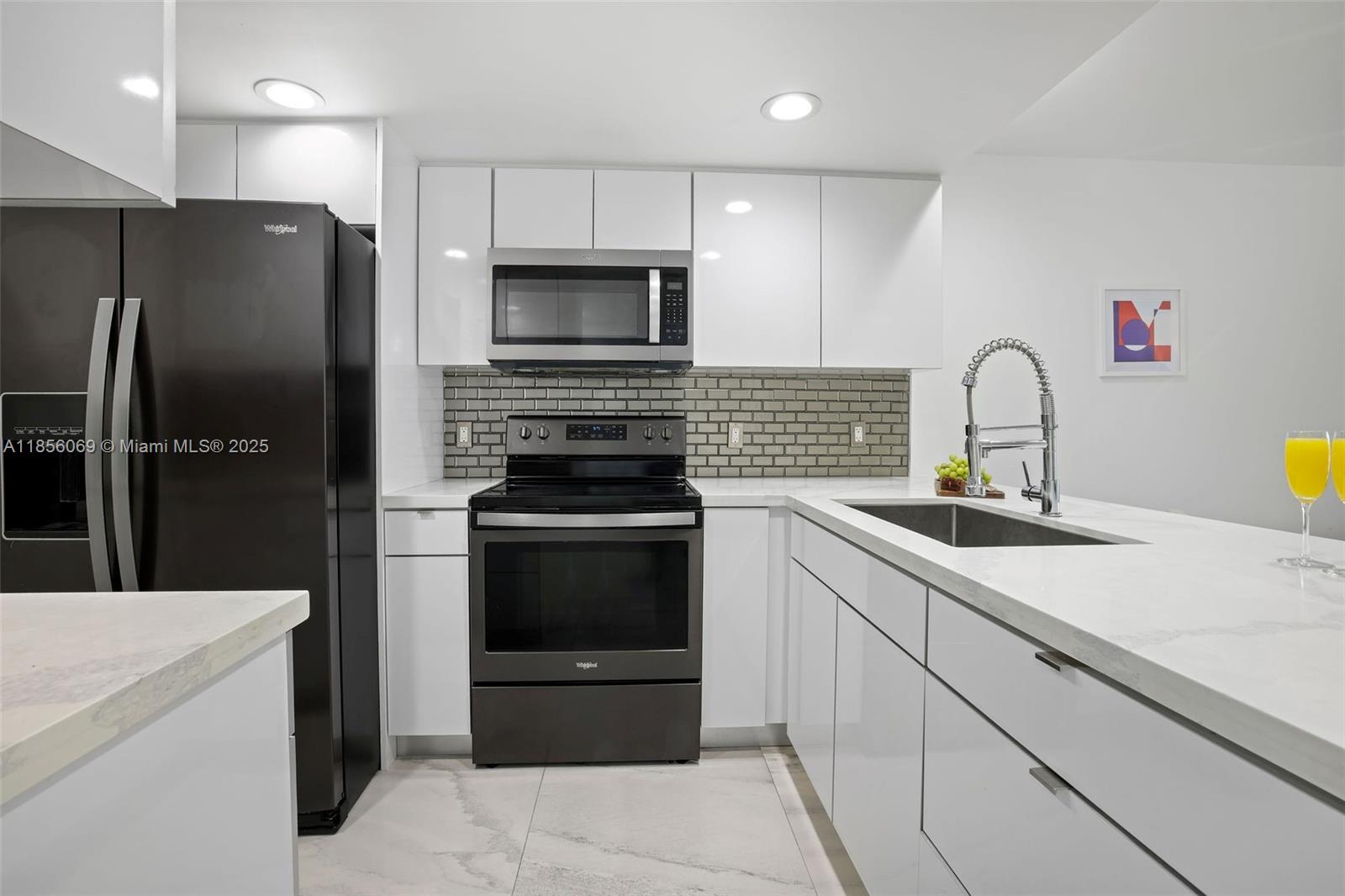 LINCOLN BAY TOWERS CONDO - Residential