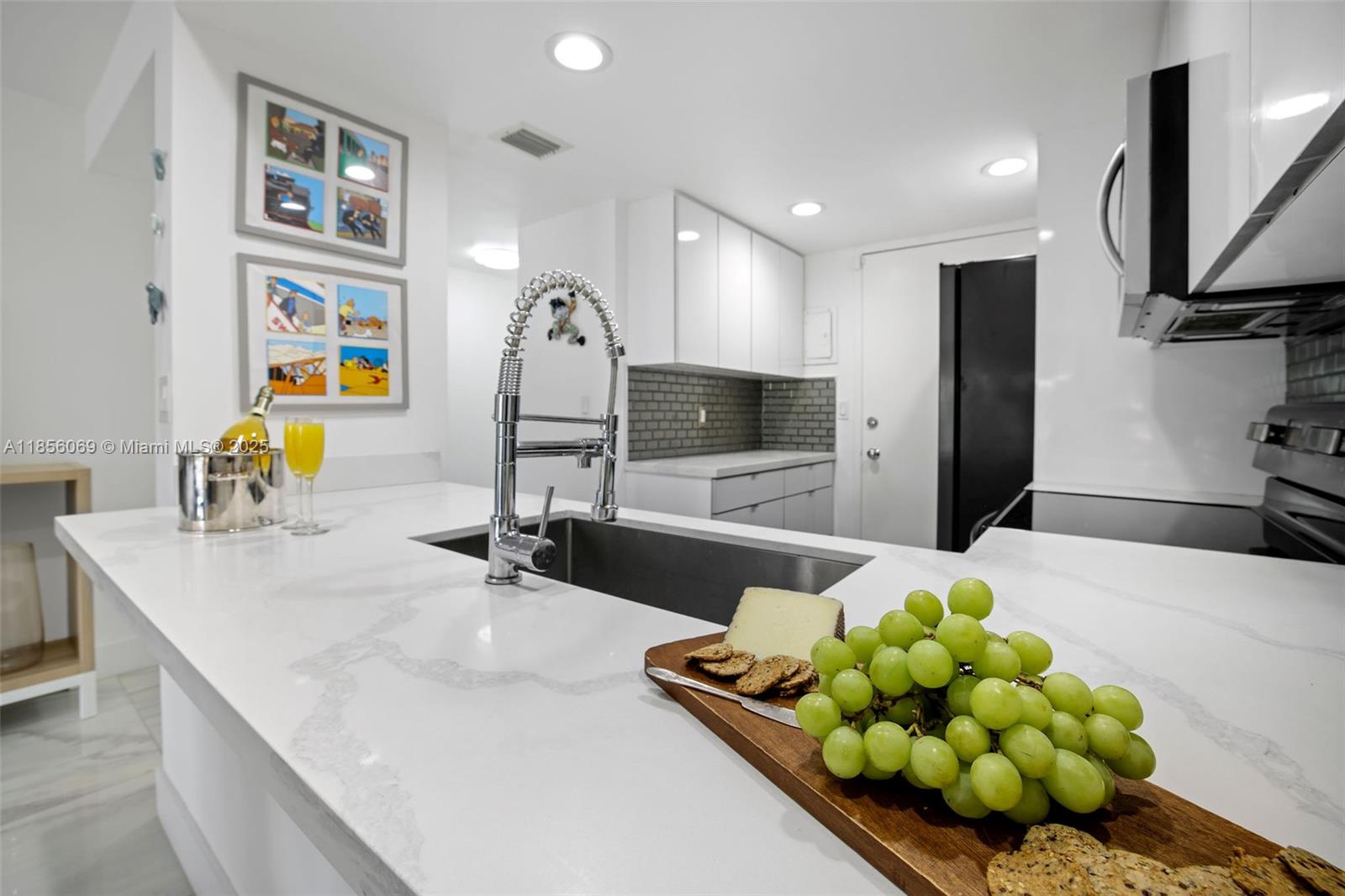 LINCOLN BAY TOWERS CONDO - Residential