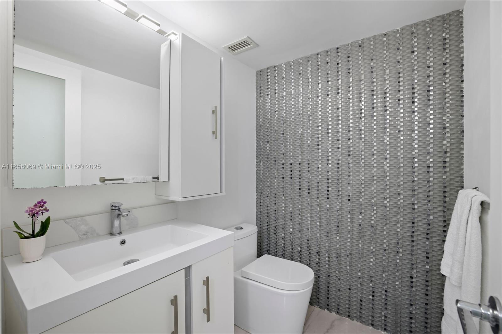 LINCOLN BAY TOWERS CONDO - Residential