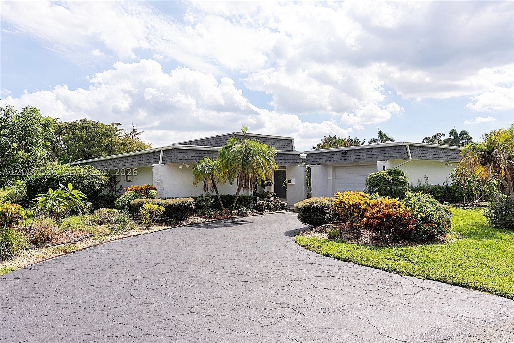 5010 Banyan Ln