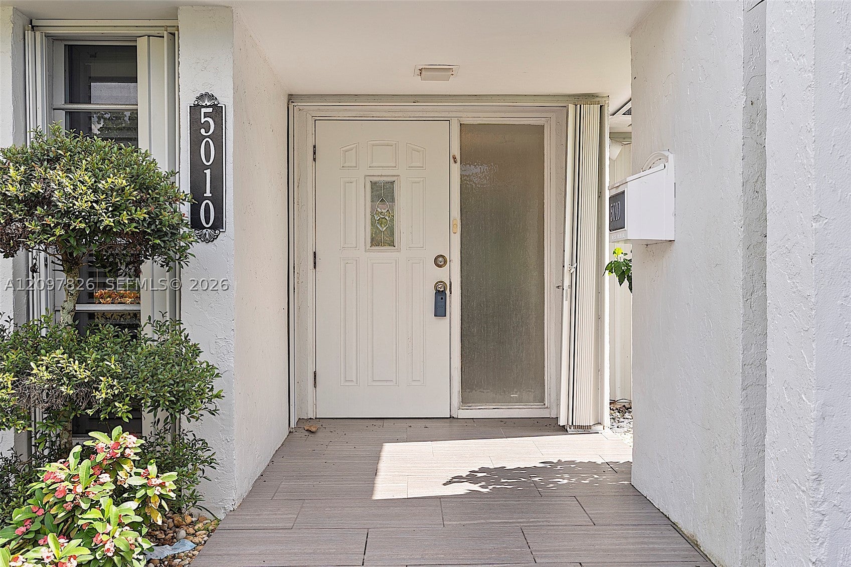View photos, virtual tours, details... 5010 Banyan Ln