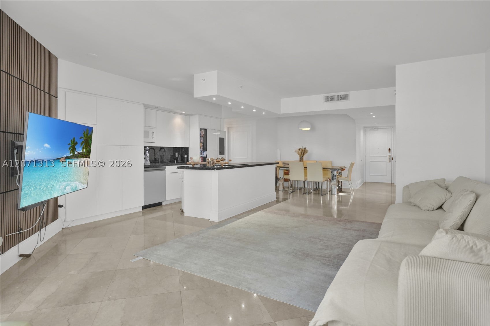 4775 Collins Ave 2908