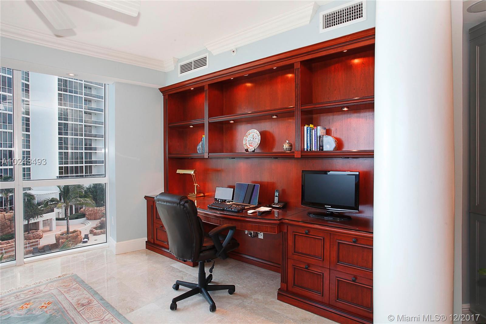 TRUMP ROYALE - Residential