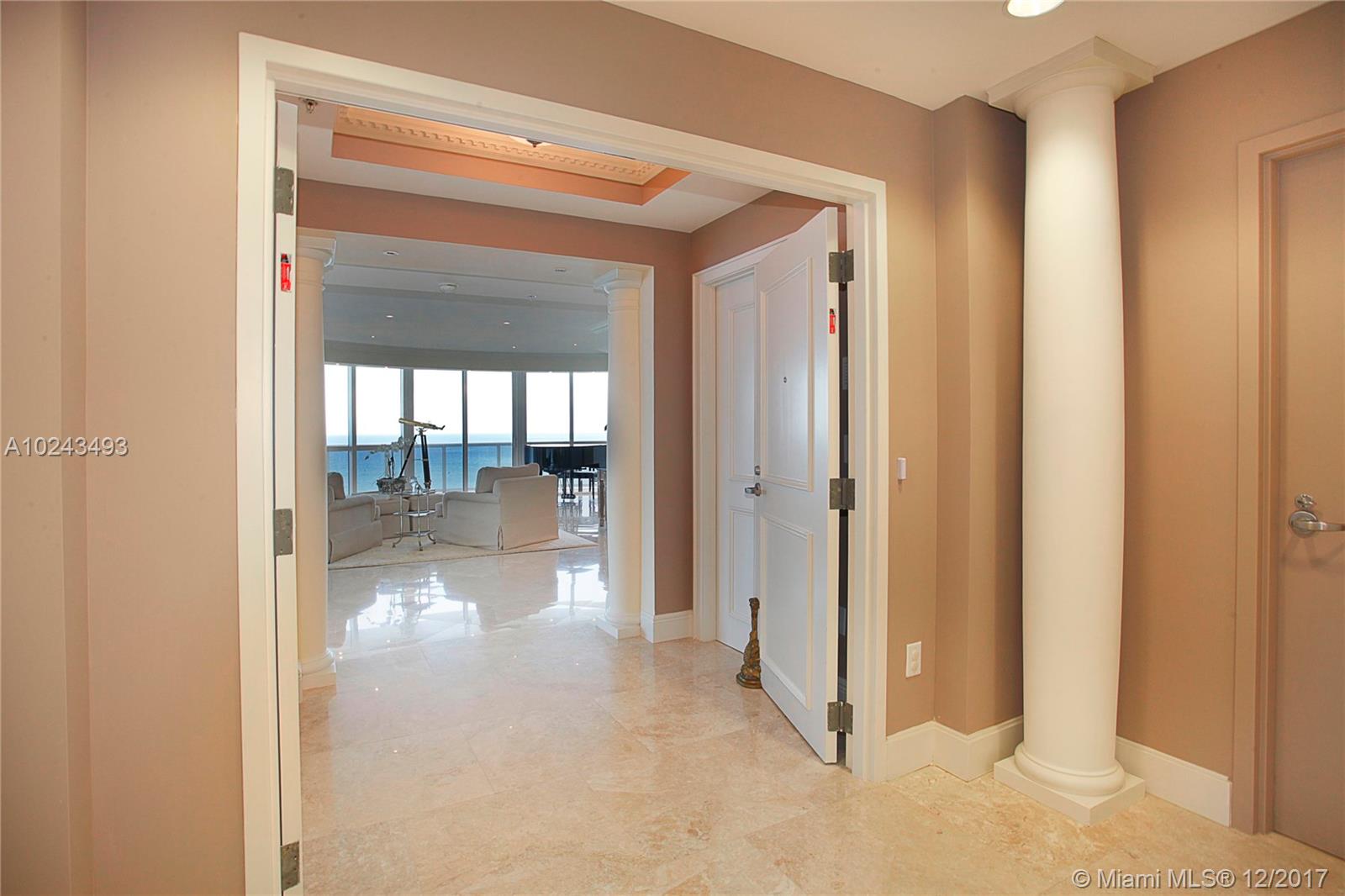 TRUMP ROYALE - Residential