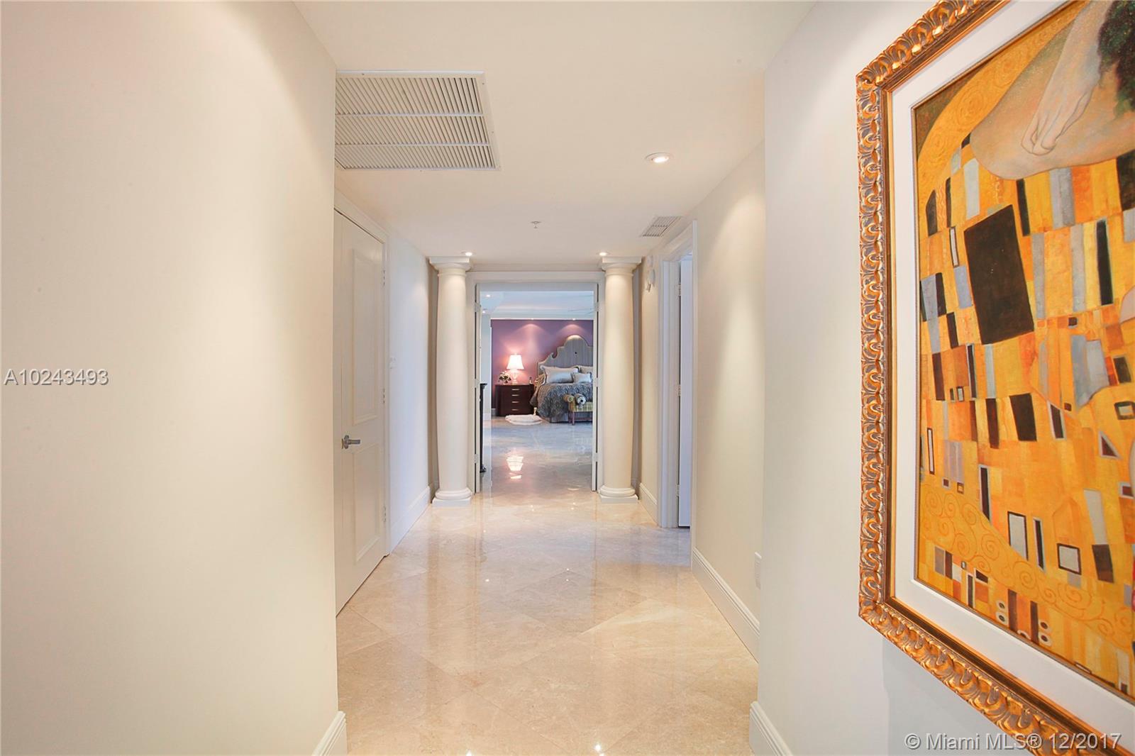 TRUMP ROYALE - Residential