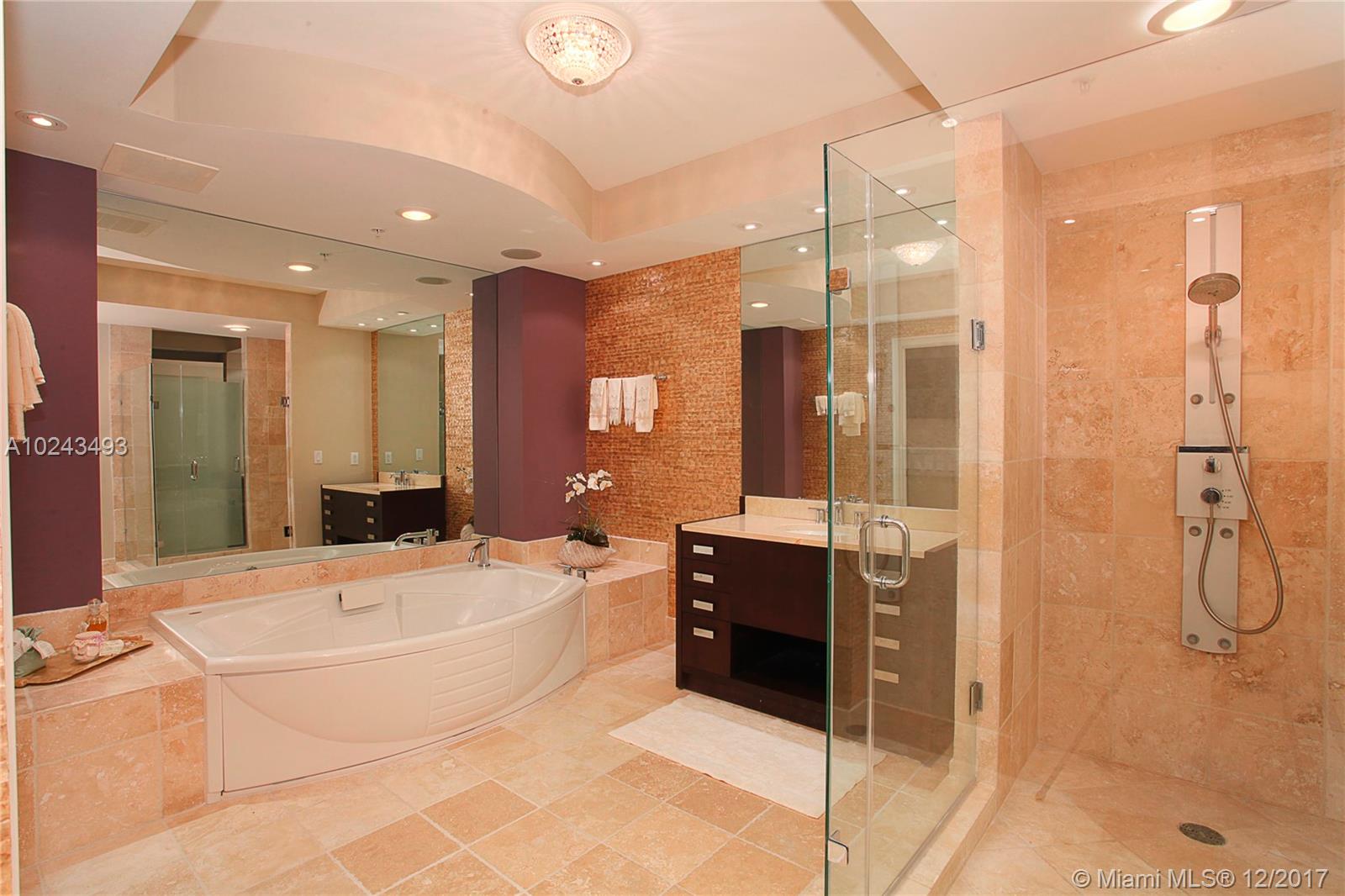 TRUMP ROYALE - Residential