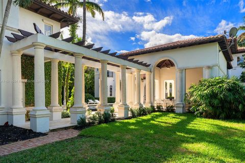 A home in Pinecrest