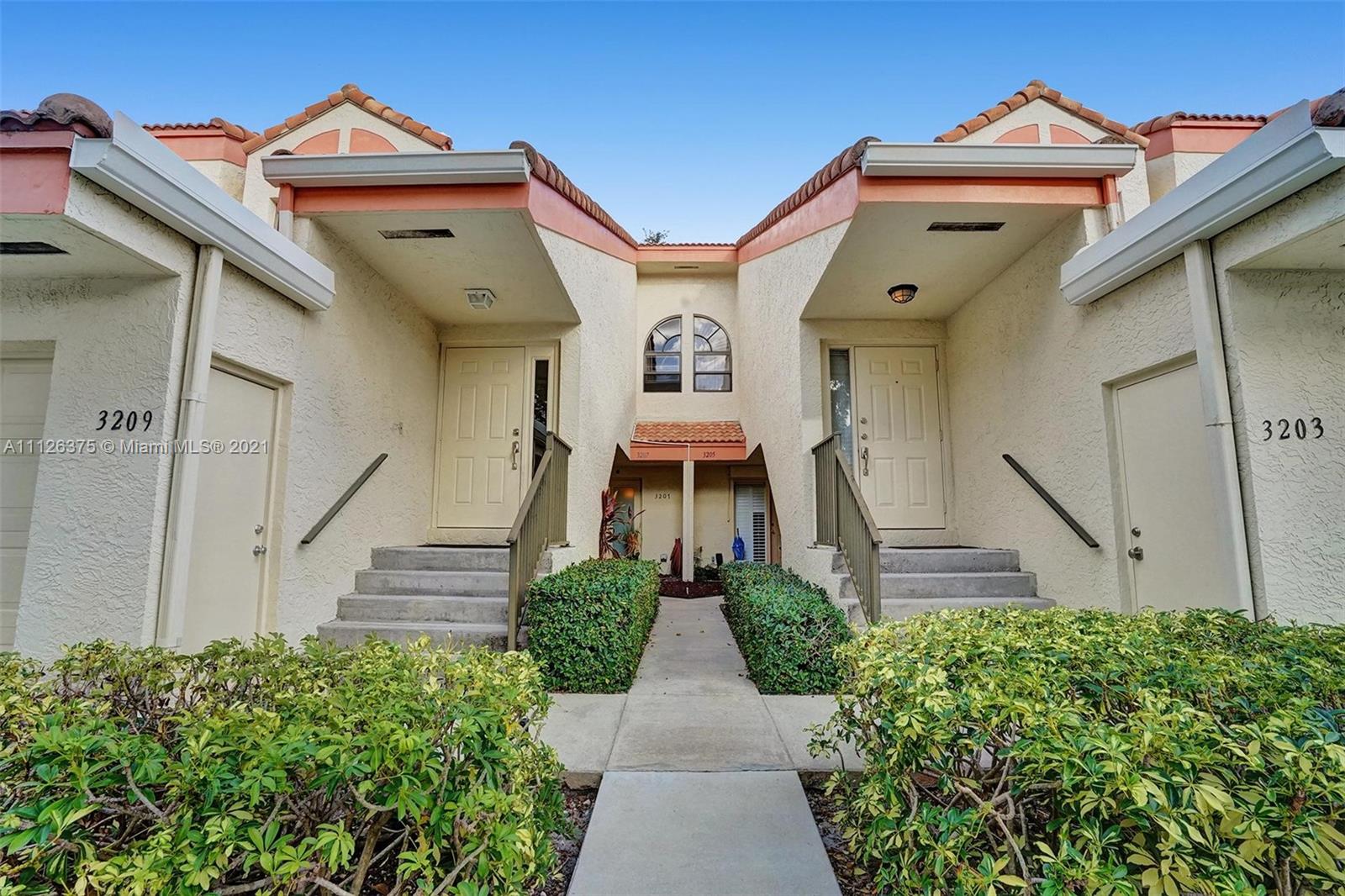 EMERALD OAKS #3 CONDO - Residential