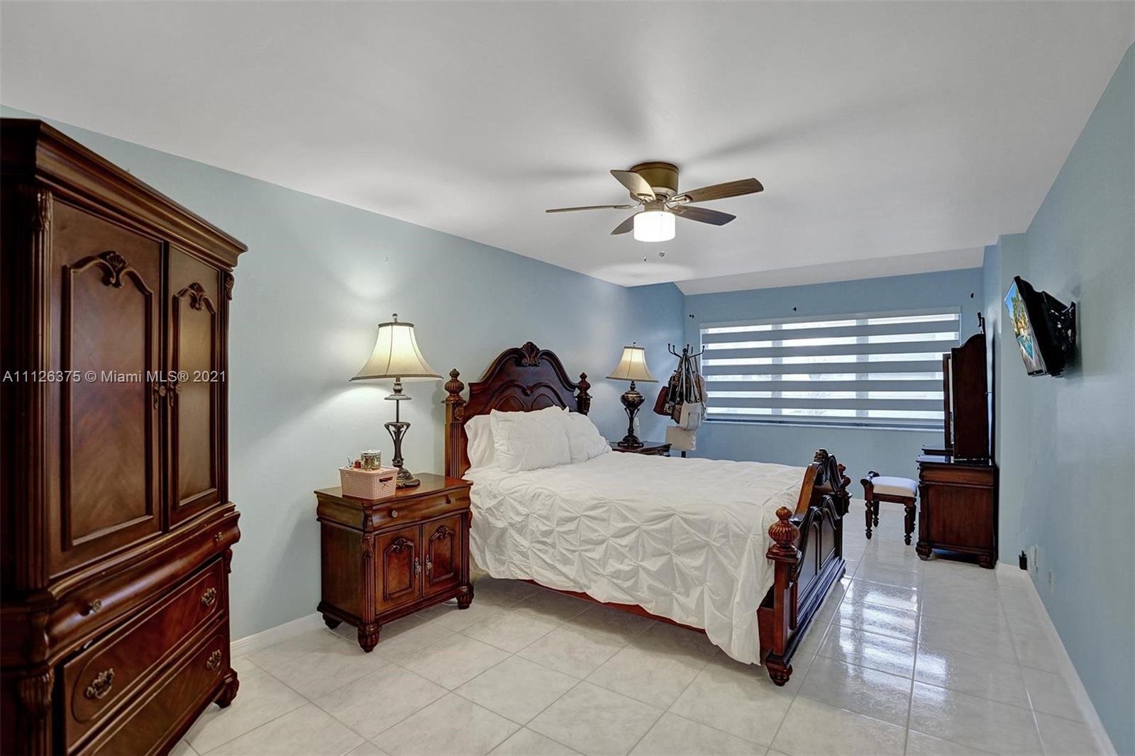 EMERALD OAKS #3 CONDO - Residential