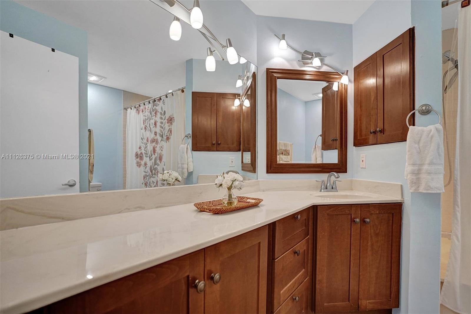 EMERALD OAKS #3 CONDO - Residential