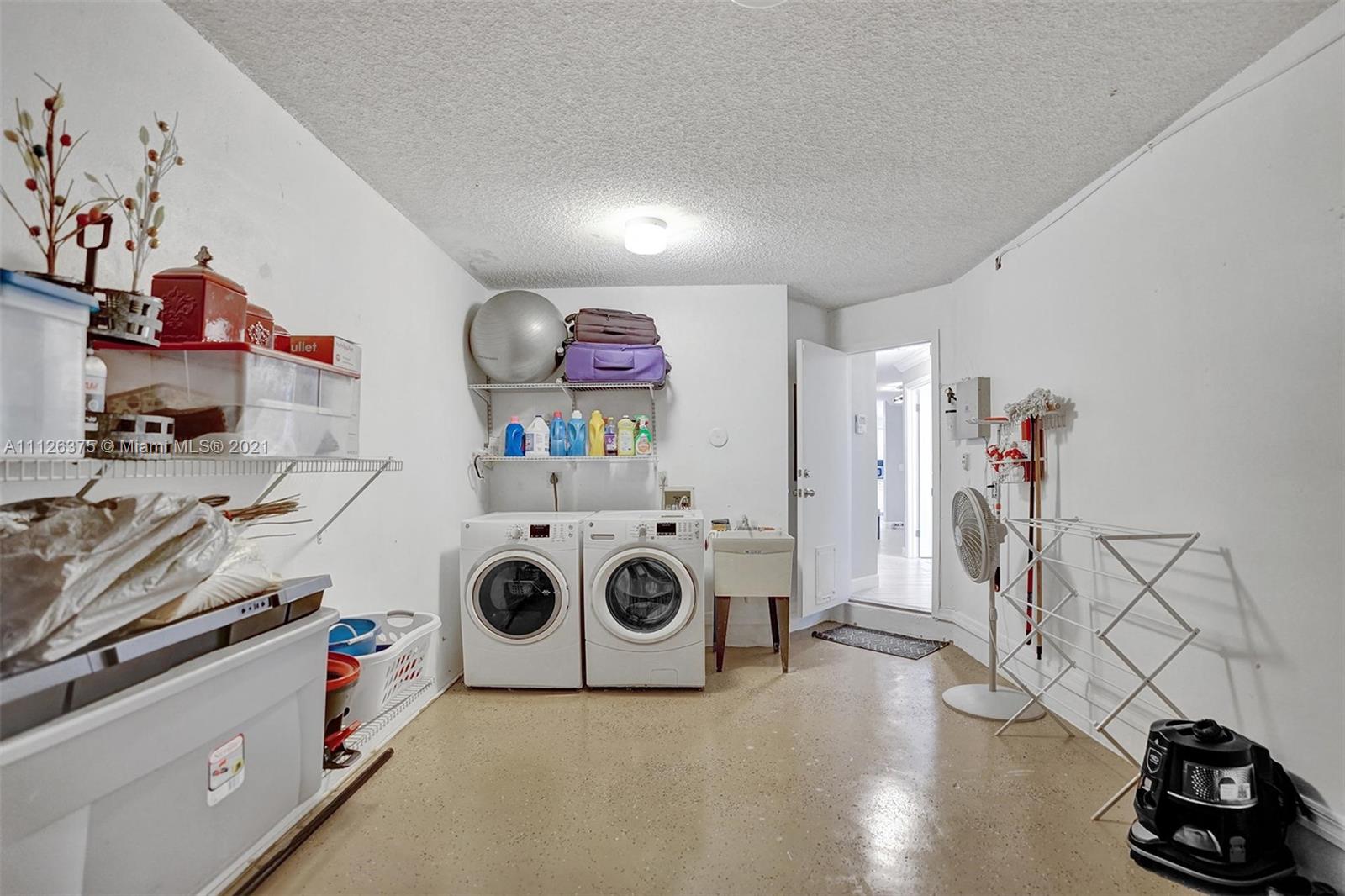 EMERALD OAKS #3 CONDO - Residential