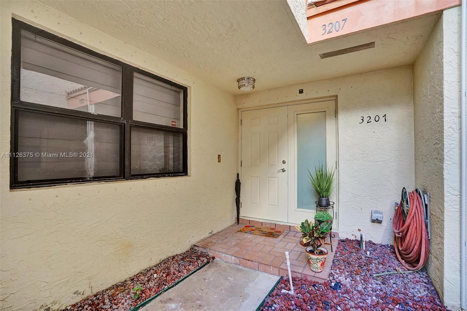 EMERALD OAKS #3 CONDO - Residential