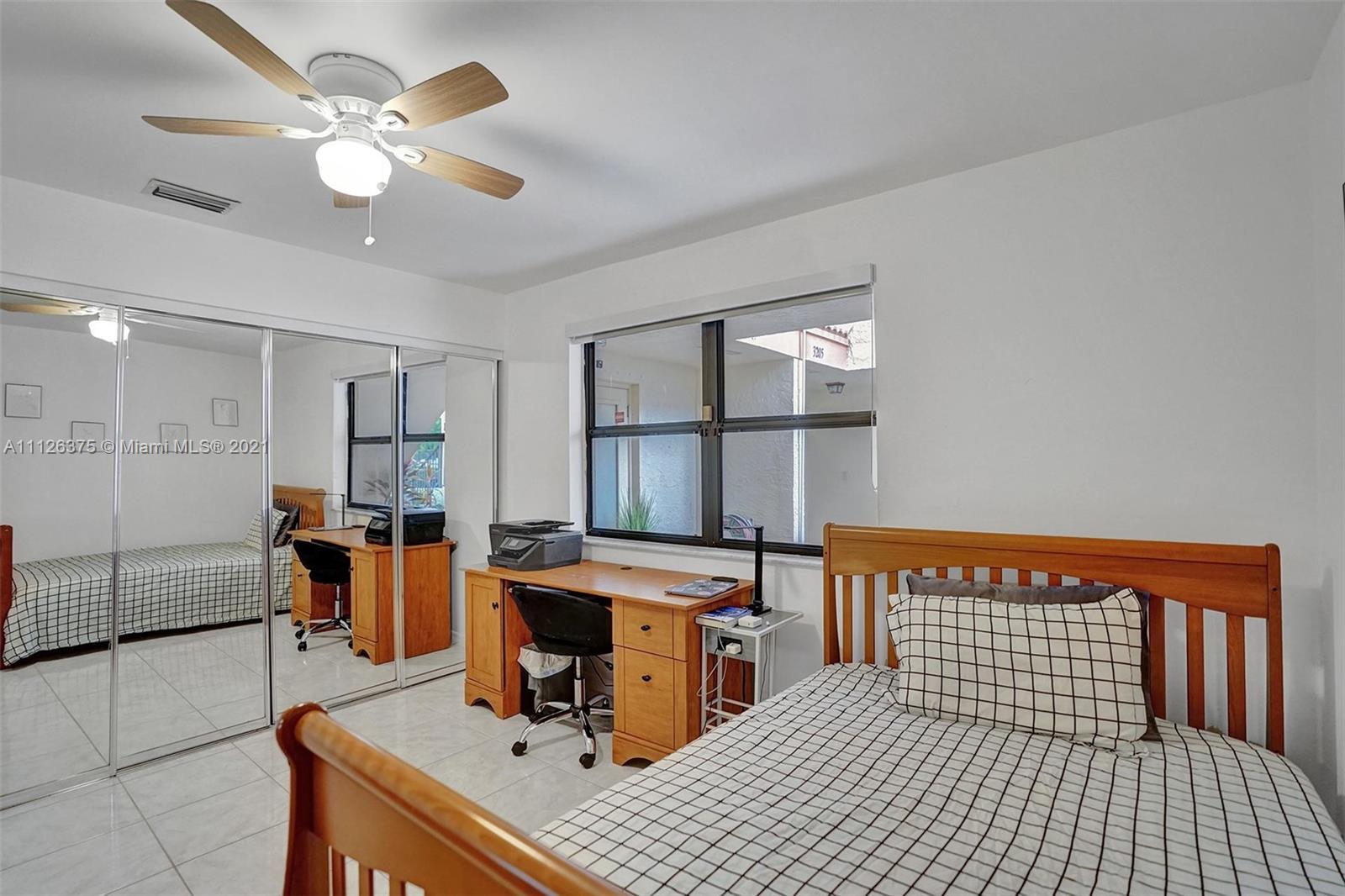 EMERALD OAKS #3 CONDO - Residential