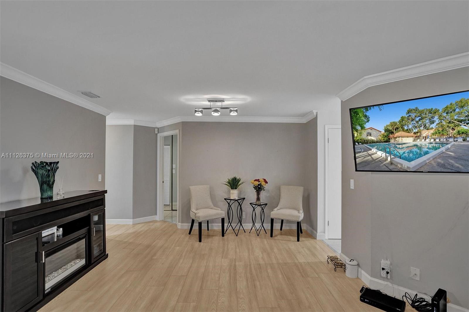 EMERALD OAKS #3 CONDO - Residential