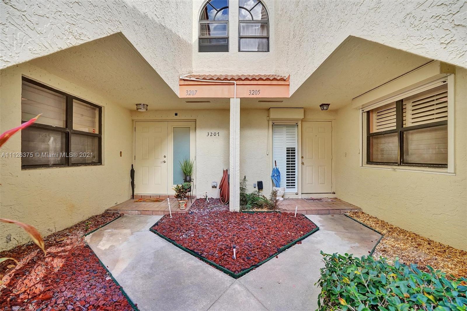 EMERALD OAKS #3 CONDO - Residential