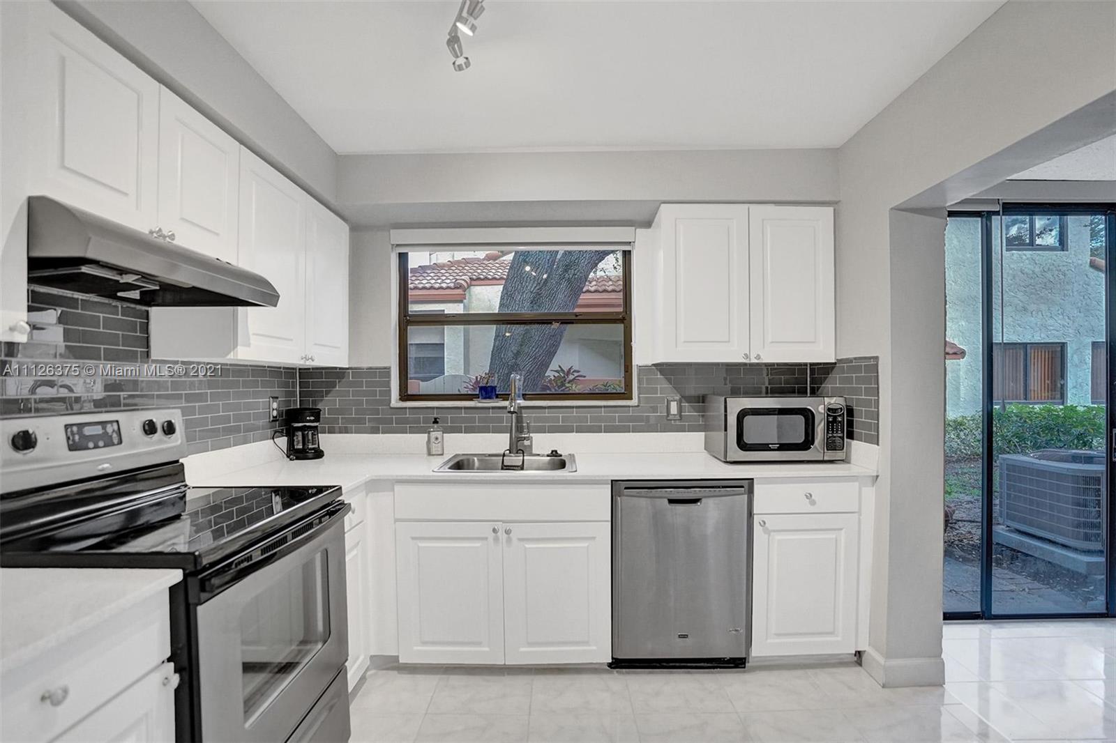 EMERALD OAKS #3 CONDO - Residential