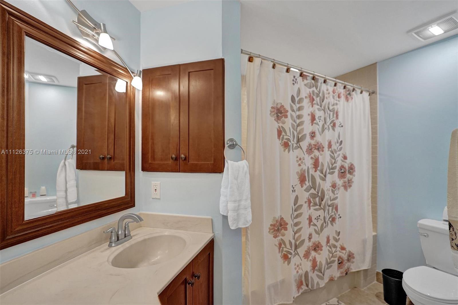 EMERALD OAKS #3 CONDO - Residential