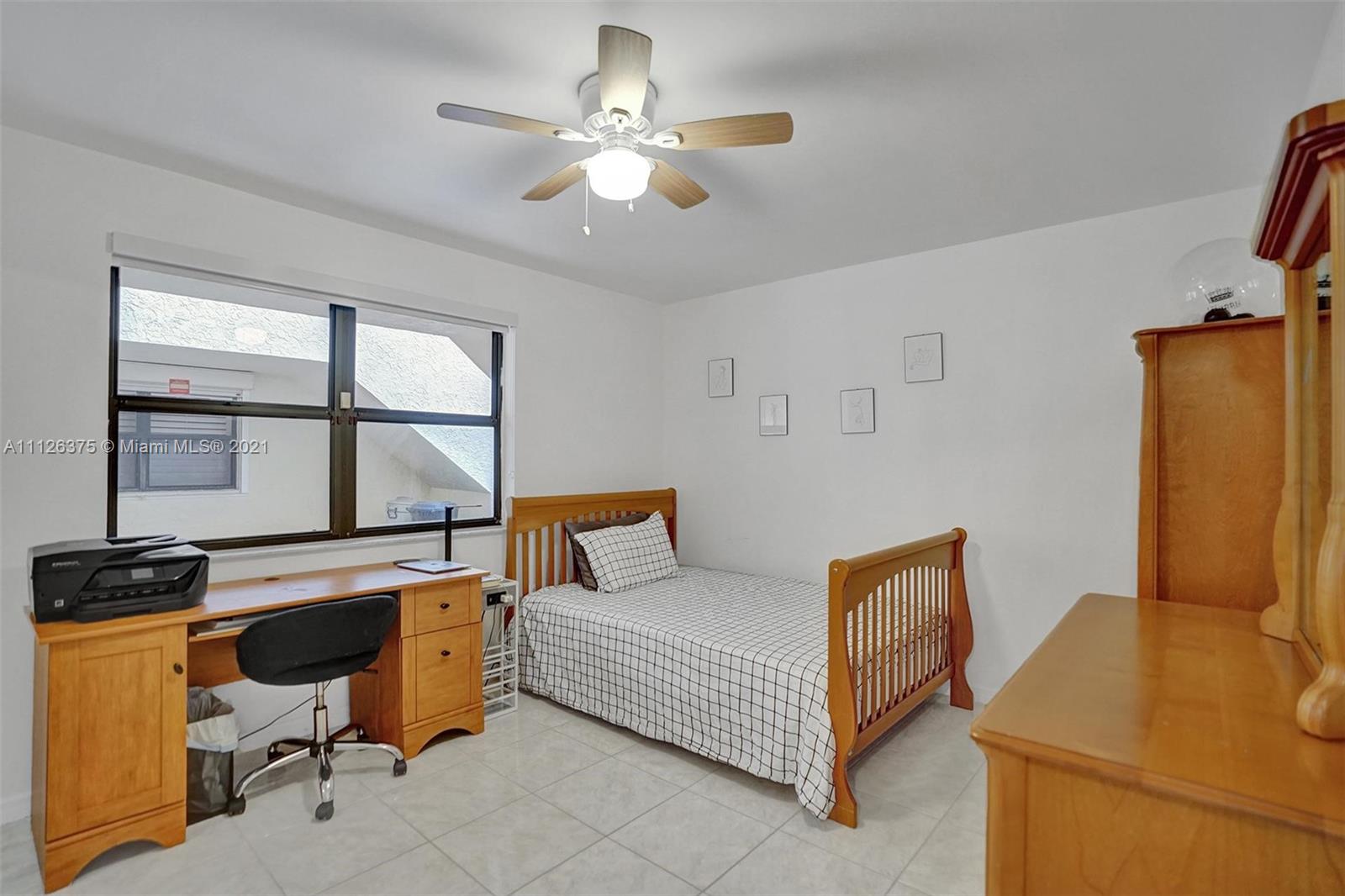 EMERALD OAKS #3 CONDO - Residential