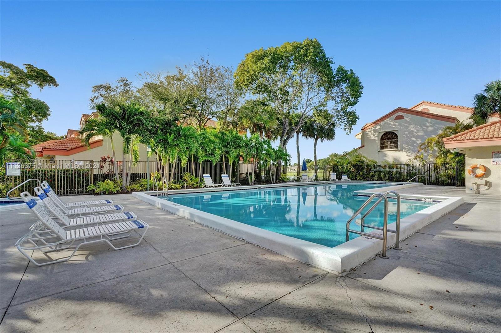 EMERALD OAKS #3 CONDO - Residential